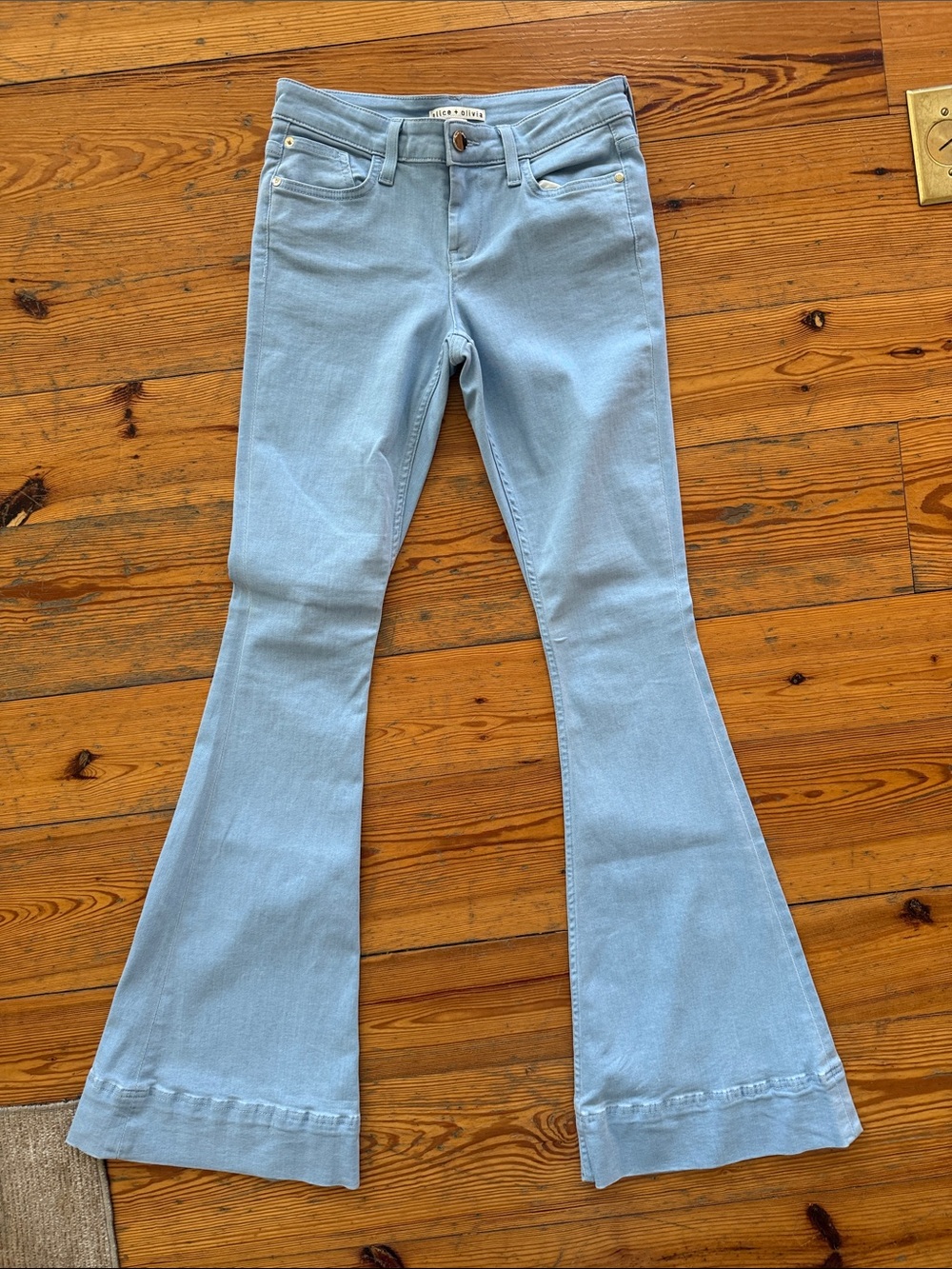 Alice + Olivia Light Blue Flare Jeans size 28